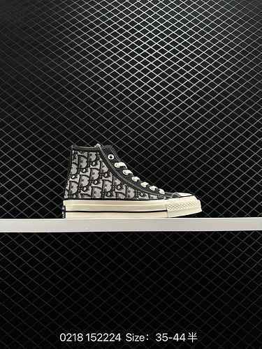 2 in abbinamento celebrità su Internet CONTRO MustBE BORN AGAIN personalizzato Dior Dior x Converse 