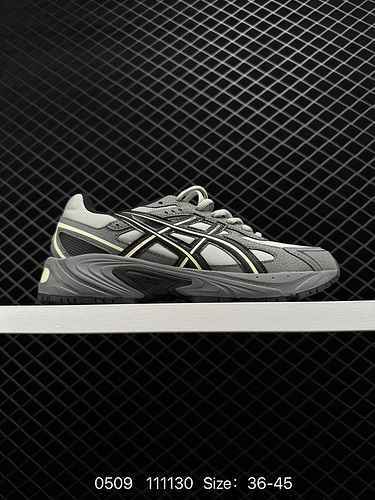 The 5 ASICS Gel-7 TR retro piece features a breathable upper for dry and comfortable wear. The shoe 