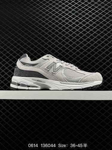 La scarpa da corsa New Balance 2R di livello aziendale 220 segue la tecnologia classica fin dal suo 