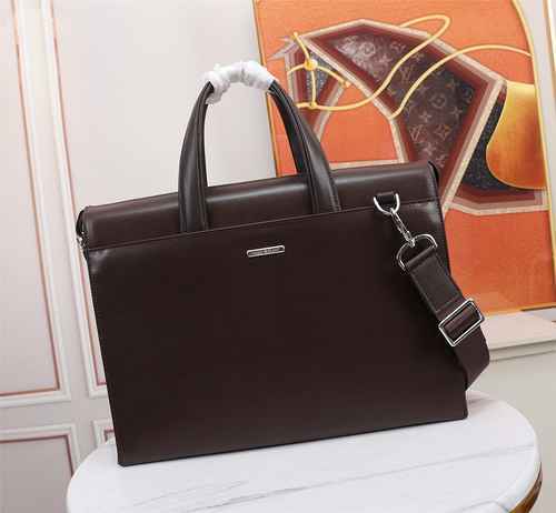 The men's exclusive official bag is made of imported top-level original leather and high-end replica