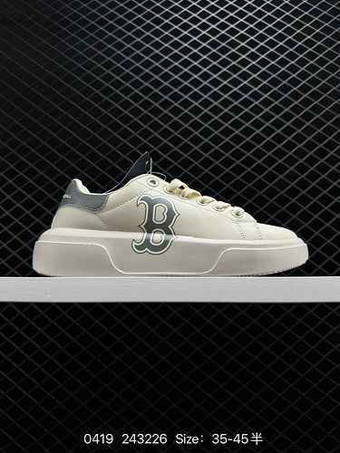 Le scarpe da tavola con suola spessa 130 MLB Chunky Classic dei New York Yankees sono realizzate con