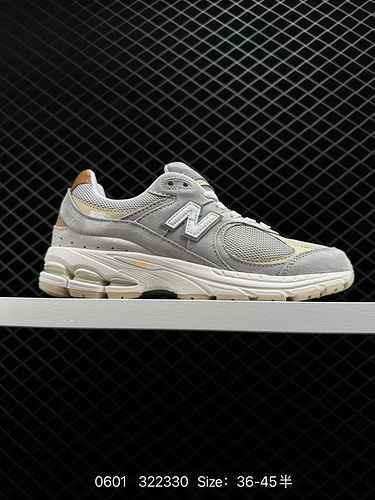 The 150 New Balance 2002R running shoe follows the classic technology from its inception, featuring 