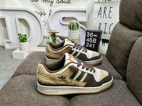 241DAdidas Forum 84 Sneakers casual versatili e alla moda dal taglio basso e basso Basate sull'aspet