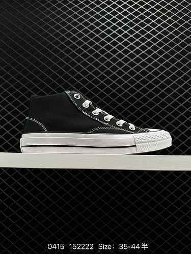 The Chuck Taylor All Star Malden Street shoe blends traditional details with modern street style, gi