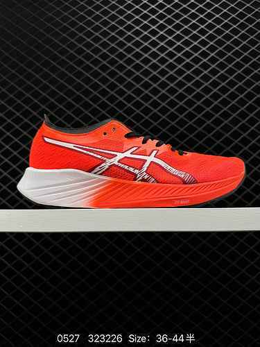 3 Il design dell'intersuola Asics FF BLAST CUSHIONING è adottato nelle scarpe da corsa da corsa con 