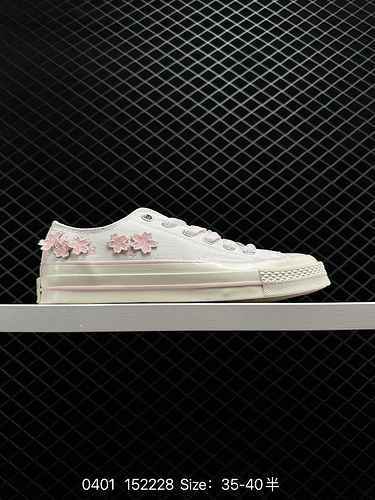4. Converse CHUCK 7S Spring New Cherry Blossom Embroidery Collection Converse, you're really beautif