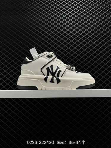 Le scarpe 150 MLB Chunky Liner Basic dei New York Yankees Zhongbang Daddys sono 6 cm più alte all'in