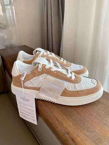 Valentino Couple Code: 0610D20 Size: 35-46