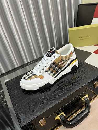 Scarpa Uomo Burberry Codice 0528B50 Taglia 3844