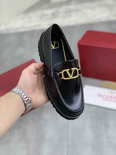 Valentino Couple Style Code: 0606C10 Size: 35-45 (Note: 45 Customized)