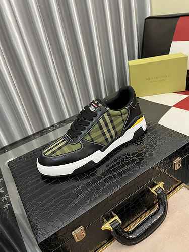 Scarpa Uomo Burberry Codice 0528B50 Taglia 3844