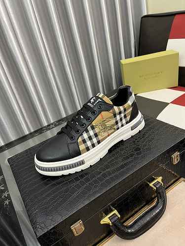 Scarpa Uomo Burberry Codice 0528B30 Taglia 3844