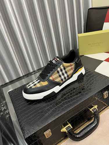 Scarpa Uomo Burberry Codice 0528B50 Taglia 3844