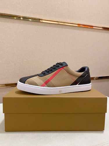 Scarpa Uomo Burberry Codice 0525B30 Taglia 3844