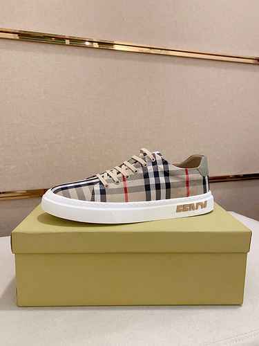 Scarpa Uomo Burberry Codice 0525B30 Taglia 3844