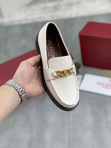 Valentino Couple Style Code: 0606C00 Size: 35-45 (Note: 45 Customized)