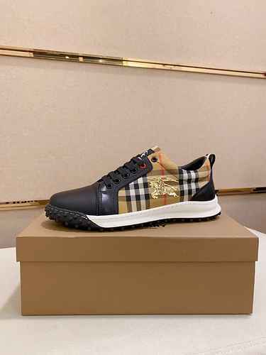 Scarpa Uomo Burberry Codice 0614B30 Taglia 3844