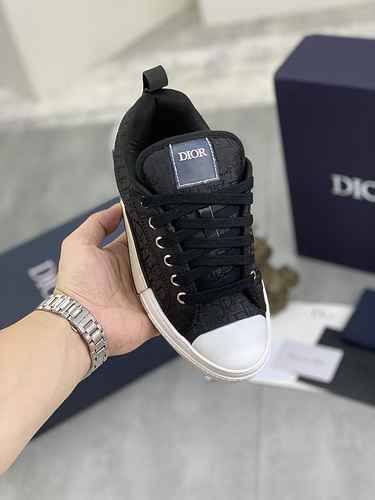 Dior Couple Style Code: 0606C00 Size: Women's 35-40, Men's 38-45 (46 can be customized)