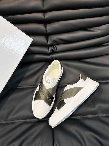 Givenchy Men's Shoe Code: 0520B40 Size: 38-44