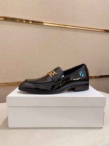 Scarpa Uomo Versace Codice 0525B60 Taglia 3844 personalizzata al 45