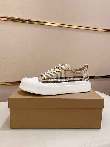 Scarpa Uomo Burberry Codice 0625B50 Taglia 3844