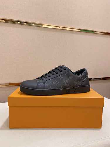 LV Men's Shoe Code: 0625B60 Size: 38-44 (45 customized non return or exchange)