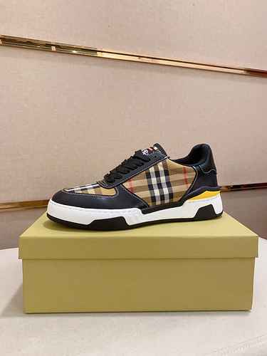 Scarpa Uomo Burberry Codice 0517B50 Taglia 3844