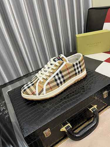 Scarpa Uomo Burberry Codice 0616B20 Taglia 3844