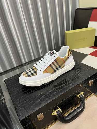 Scarpa Uomo Burberry Codice 0528B40 Taglia 3844