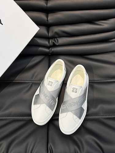 Givenchy Men's Shoe Code: 0520B40 Size: 38-44