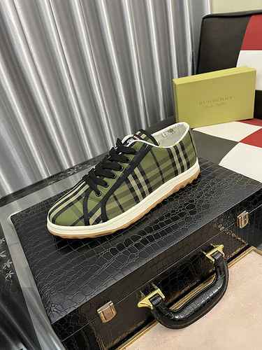 Scarpa Uomo Burberry Codice 0616B20 Taglia 3844