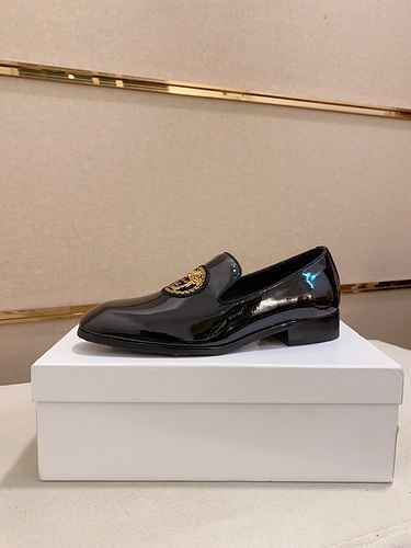 Scarpa Uomo Versace Codice 0525B60 Taglia 3844 personalizzata al 45