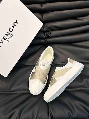 Givenchy Men's Shoe Code: 0520B40 Size: 38-44