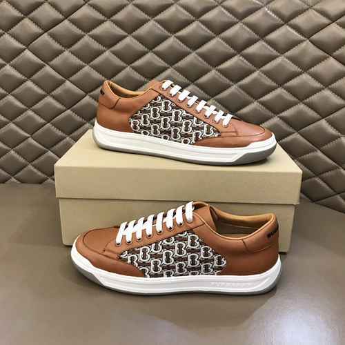 Scarpa Uomo Burberry Codice 0426B60 Taglia 3844