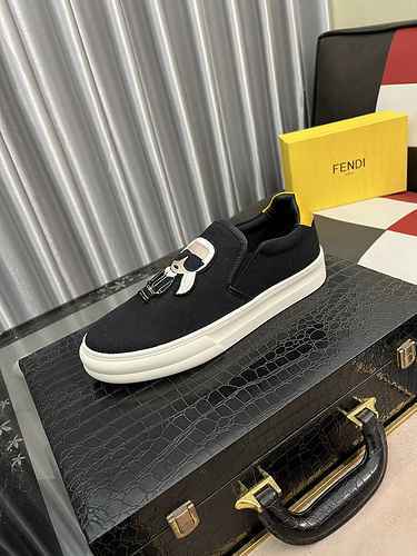 Scarpa Uomo Fendi Codice 0528A90 Taglia 3844