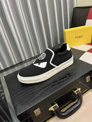 Scarpa Uomo Fendi Codice 0528A90 Taglia 3844