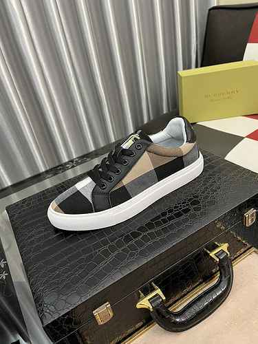 Scarpa Uomo Burberry Codice 0504B40 Taglia 3844 45 personalizzabile