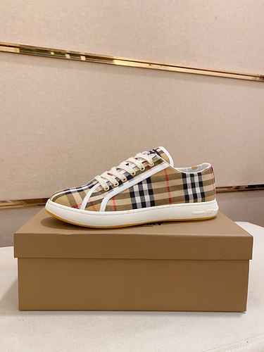 Scarpa Uomo Burberry Codice 0525B20 Taglia 3844