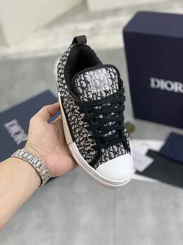 Dior Couple Style Code: 0606C00 Size: Women's 35-40, Men's 38-45 (46 can be customized)