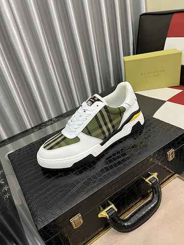 Scarpa Uomo Burberry Codice 0528B50 Taglia 3844