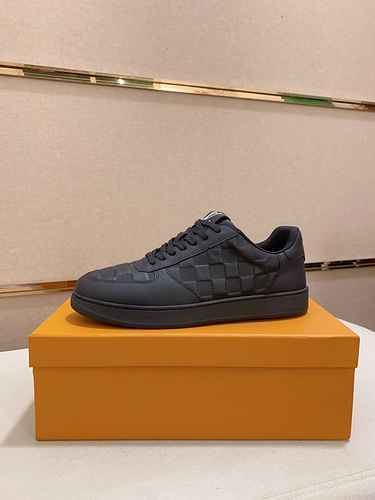 LV Men's Shoe Code: 0625B80 Size: 38-44 (45 customized non return or exchange)