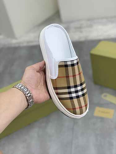 Scarpa Uomo Burberry Codice 0618B20 Taglia 3844