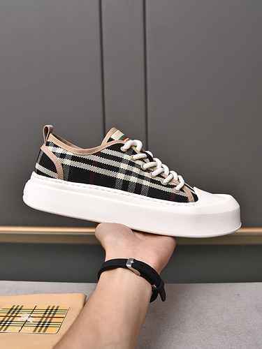 Scarpa Uomo Burberry Codice 0623B50 Taglia 3844