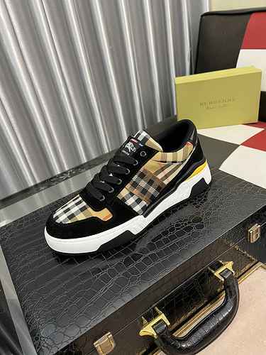 Scarpa Uomo Burberry Codice 0528B50 Taglia 3844