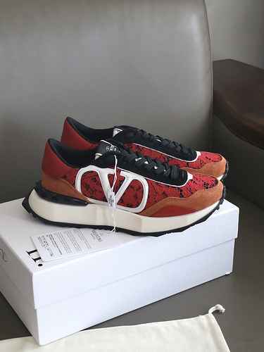 Valentino Couple Style Code: 0610C40 Size: 35-45