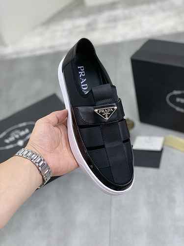 Prada Men's Shoe Code: 0618B30 Size: 38-44