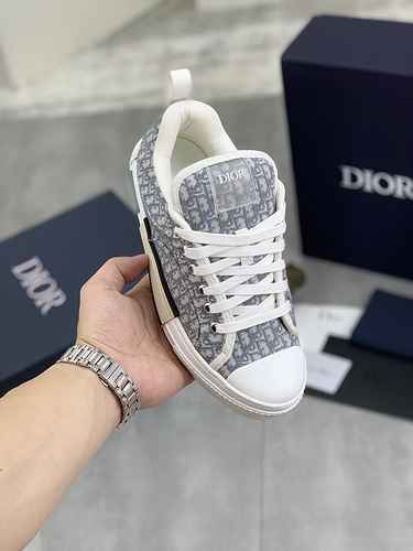 Dior Couple Style Code: 0606C00 Size: Women's 35-40, Men's 38-45 (46 can be customized)