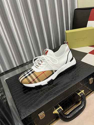 Scarpa Uomo Burberry Codice 0506B50 Taglia 3844