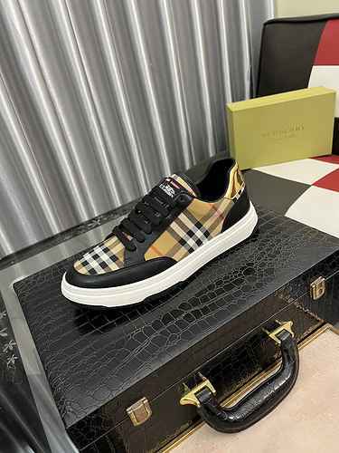 Scarpa Uomo Burberry Codice 0528B40 Taglia 3844