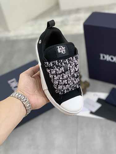 Dior Couple Style Code: 0606C00 Size: Women's 35-40, Men's 38-45 (46 can be customized)